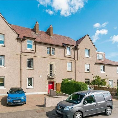 Self Catering 2 Bedroom Flat, Frequent Buses, 1-Minute Walk To Bus Stop, 20 Minutes To City Center Edinburgh Ngoại thất bức ảnh