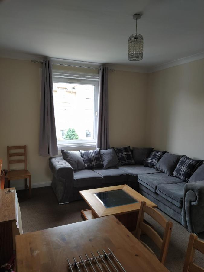 Self Catering 2 Bedroom Flat, Frequent Buses, 1-Minute Walk To Bus Stop, 20 Minutes To City Center Edinburgh Ngoại thất bức ảnh