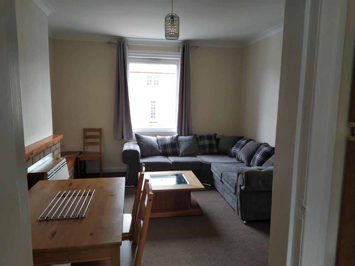 Self Catering 2 Bedroom Flat, Frequent Buses, 1-Minute Walk To Bus Stop, 20 Minutes To City Center Edinburgh Ngoại thất bức ảnh