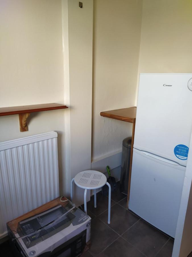 Self Catering 2 Bedroom Flat, Frequent Buses, 1-Minute Walk To Bus Stop, 20 Minutes To City Center Edinburgh Ngoại thất bức ảnh
