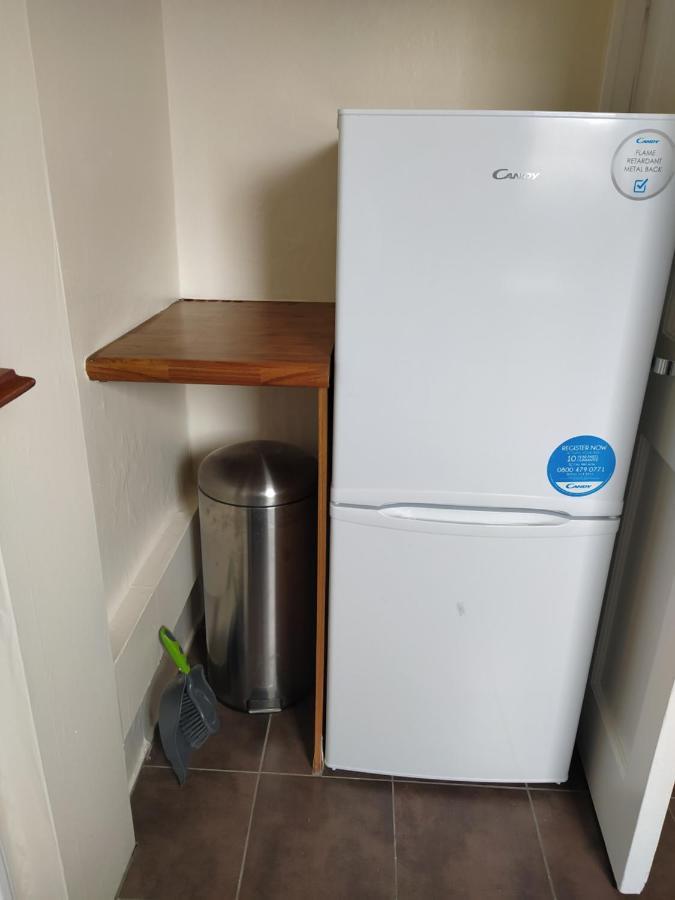 Self Catering 2 Bedroom Flat, Frequent Buses, 1-Minute Walk To Bus Stop, 20 Minutes To City Center Edinburgh Ngoại thất bức ảnh