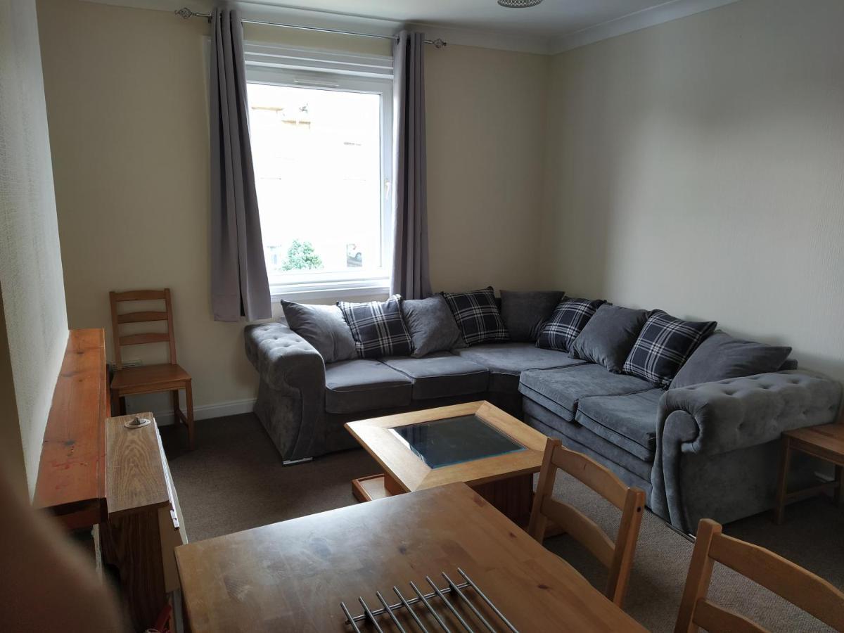 Self Catering 2 Bedroom Flat, Frequent Buses, 1-Minute Walk To Bus Stop, 20 Minutes To City Center Edinburgh Ngoại thất bức ảnh