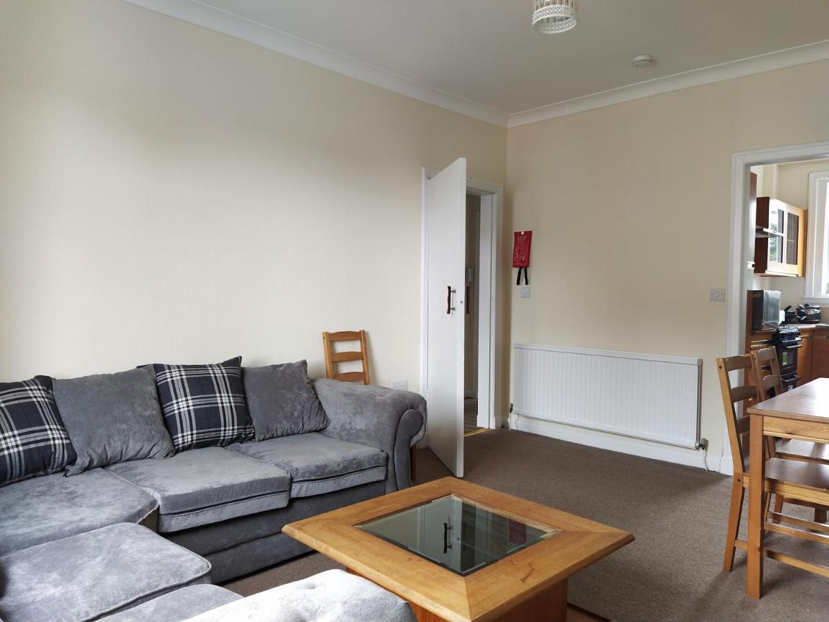 Self Catering 2 Bedroom Flat, Frequent Buses, 1-Minute Walk To Bus Stop, 20 Minutes To City Center Edinburgh Ngoại thất bức ảnh